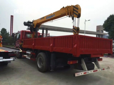 福田欧曼单桥随车吊平板车 高效灵活的物流运输解决方案