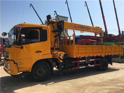 东风天锦徐工8吨随车吊与挖机拖车产品价格及性能分析